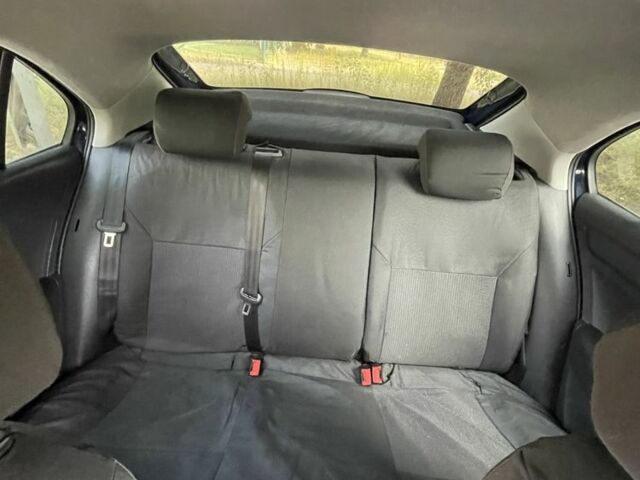 Синий Шкода Рапид, объемом двигателя 1.6 л и пробегом 320 тыс. км за 6500 $, фото 5 на Automoto.ua