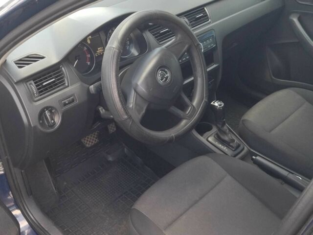 Синий Шкода Рапид, объемом двигателя 1.6 л и пробегом 1 тыс. км за 4733 $, фото 4 на Automoto.ua