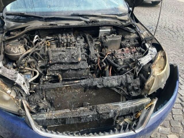 Синий Шкода Рапид, объемом двигателя 0 л и пробегом 196 тыс. км за 3999 $, фото 5 на Automoto.ua