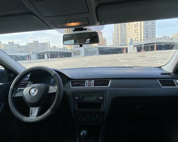 Синий Шкода Рапид, объемом двигателя 1.6 л и пробегом 172 тыс. км за 5950 $, фото 10 на Automoto.ua