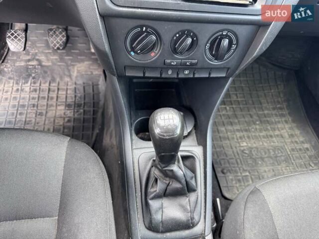 Синий Шкода Рапид, объемом двигателя 1.2 л и пробегом 132 тыс. км за 8000 $, фото 15 на Automoto.ua