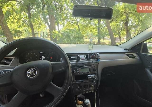 Синий Шкода Рапид, объемом двигателя 1.6 л и пробегом 153 тыс. км за 7200 $, фото 3 на Automoto.ua