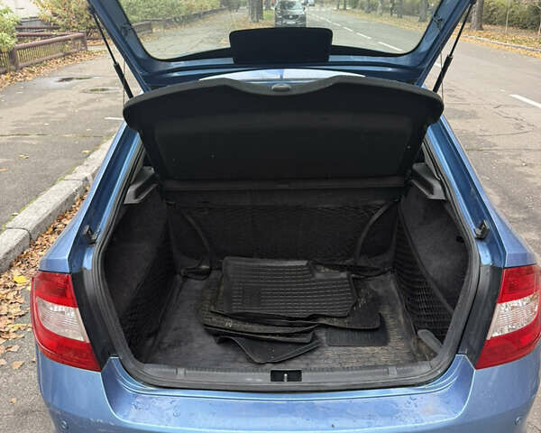 Синий Шкода Рапид, объемом двигателя 1.6 л и пробегом 257 тыс. км за 8300 $, фото 10 на Automoto.ua