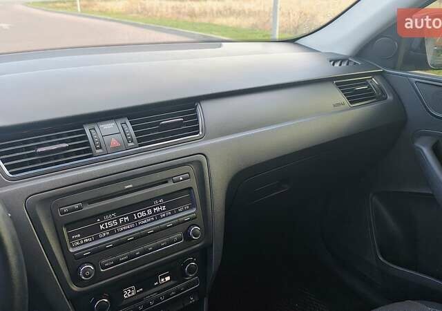 Синій Шкода Рапід, об'ємом двигуна 1.6 л та пробігом 165 тис. км за 8000 $, фото 12 на Automoto.ua