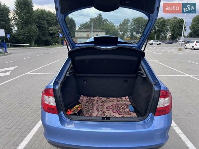 Синий Шкода Рапид, объемом двигателя 1.2 л и пробегом 132 тыс. км за 8000 $, фото 3 на Automoto.ua