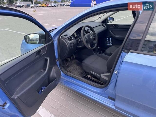 Синий Шкода Рапид, объемом двигателя 1.2 л и пробегом 132 тыс. км за 8000 $, фото 5 на Automoto.ua