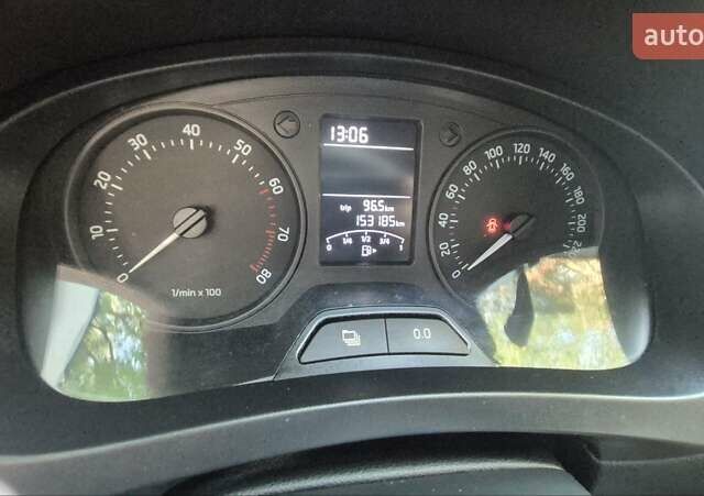 Синий Шкода Рапид, объемом двигателя 1.6 л и пробегом 153 тыс. км за 7200 $, фото 4 на Automoto.ua
