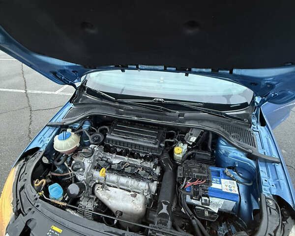 Синий Шкода Рапид, объемом двигателя 1.6 л и пробегом 258 тыс. км за 7850 $, фото 2 на Automoto.ua