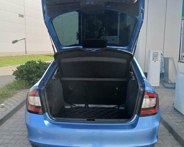 Синій Шкода Рапід, об'ємом двигуна 1.6 л та пробігом 123 тис. км за 8800 $, фото 11 на Automoto.ua