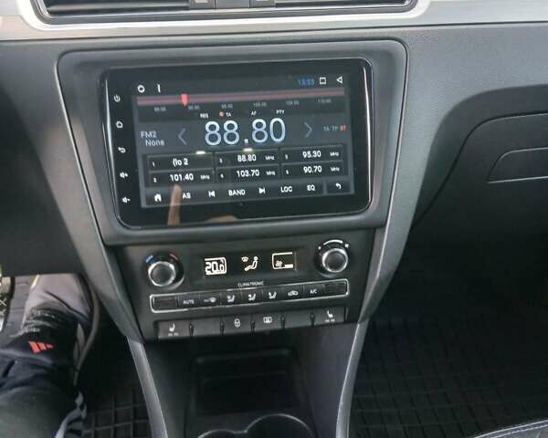 Синій Шкода Рапід, об'ємом двигуна 1.6 л та пробігом 123 тис. км за 8800 $, фото 4 на Automoto.ua