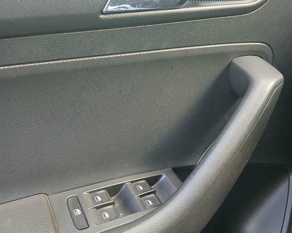 Синій Шкода Рапід, об'ємом двигуна 1.6 л та пробігом 123 тис. км за 8800 $, фото 6 на Automoto.ua