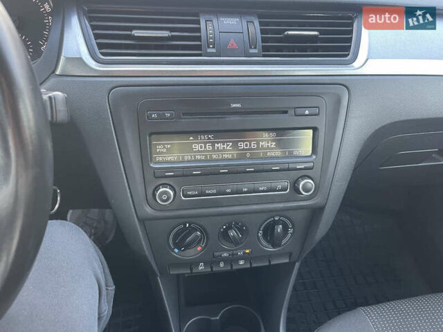 Синий Шкода Рапид, объемом двигателя 1.2 л и пробегом 243 тыс. км за 5800 $, фото 12 на Automoto.ua