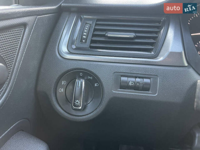 Синий Шкода Рапид, объемом двигателя 1.2 л и пробегом 243 тыс. км за 5800 $, фото 13 на Automoto.ua