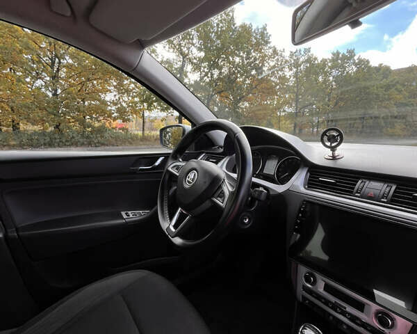 Шкода Рапид 2015 в Кропивницком (Кировограде) на Automoto.ua Синий Шкода Рапид, объемом двигателя 1.6 л и пробегом 200 тыс. км за 8800 $, фото 3 на Automoto.ua