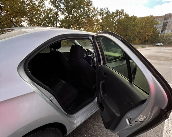 Шкода Рапид 2015 в Кропивницком (Кировограде) на Automoto.ua Синий Шкода Рапид, объемом двигателя 1.6 л и пробегом 200 тыс. км за 8800 $, фото 7 на Automoto.ua