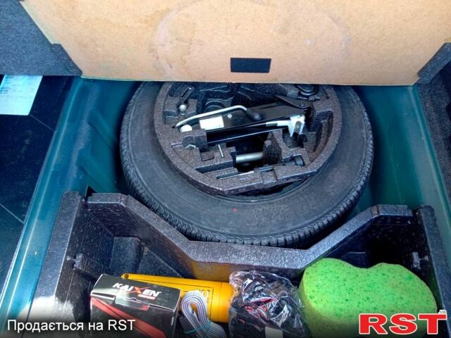 Шкода Рапид 2015 в Николаеве на Automoto.ua Синий Шкода Рапид, объемом двигателя 1.2 л и пробегом 141 тыс. км за 8000 $, фото 9 на Automoto.ua