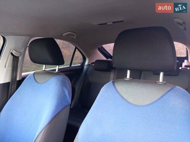 Синий Шкода Рапид, объемом двигателя 1.6 л и пробегом 221 тыс. км за 9900 $, фото 10 на Automoto.ua