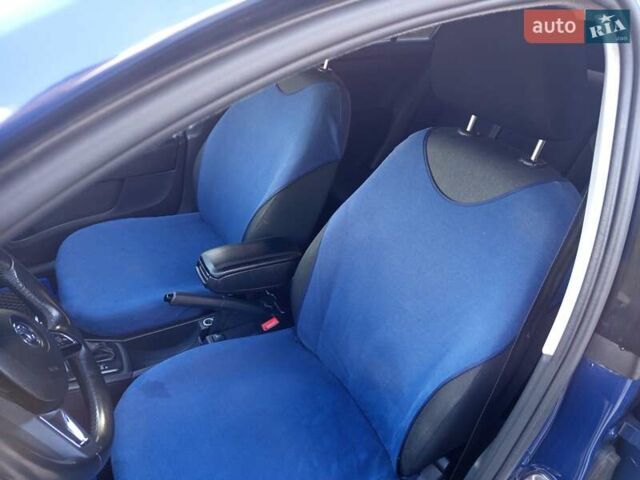 Синий Шкода Рапид, объемом двигателя 1.6 л и пробегом 221 тыс. км за 9900 $, фото 5 на Automoto.ua