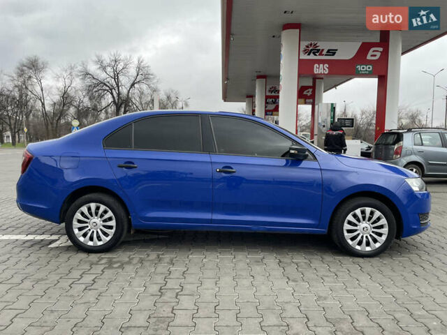 Синій Шкода Рапід, об'ємом двигуна 1.6 л та пробігом 141 тис. км за 9000 $, фото 4 на Automoto.ua