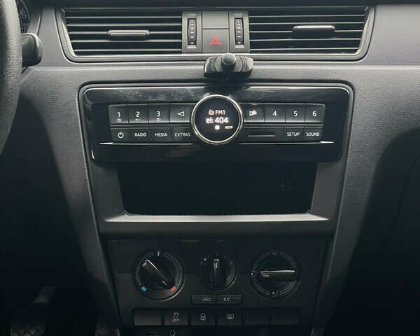 Синій Шкода Рапід, об'ємом двигуна 1.6 л та пробігом 141 тис. км за 9000 $, фото 26 на Automoto.ua