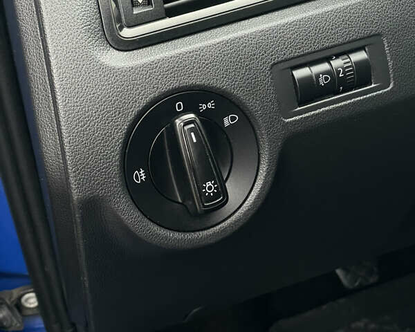 Синій Шкода Рапід, об'ємом двигуна 1.6 л та пробігом 141 тис. км за 9000 $, фото 28 на Automoto.ua