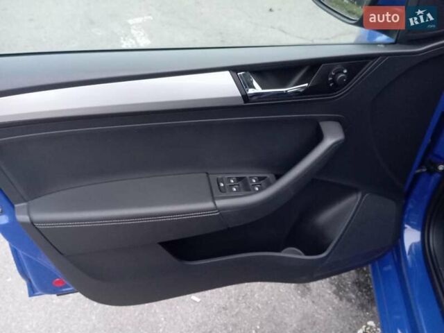 Синий Шкода Рапид, объемом двигателя 1 л и пробегом 117 тыс. км за 9950 $, фото 8 на Automoto.ua