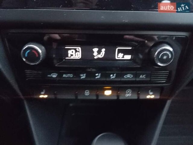 Синий Шкода Рапид, объемом двигателя 1 л и пробегом 117 тыс. км за 9950 $, фото 13 на Automoto.ua