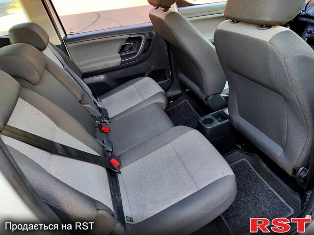 Белый Шкода Румстер, объемом двигателя 1.4 л и пробегом 285 тыс. км за 6350 $, фото 8 на Automoto.ua