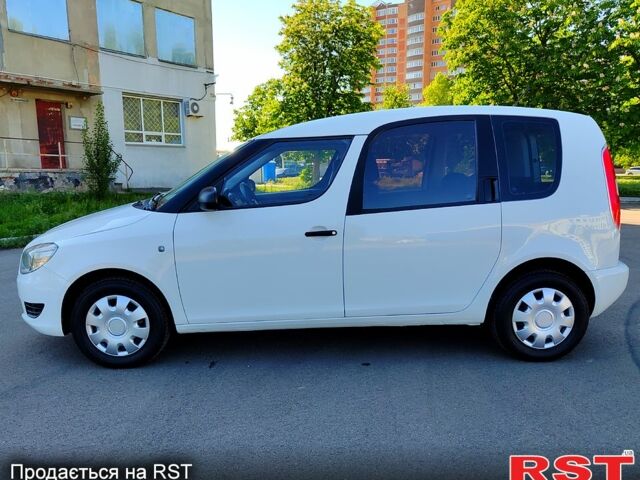 Белый Шкода Румстер, объемом двигателя 1.4 л и пробегом 285 тыс. км за 6350 $, фото 2 на Automoto.ua