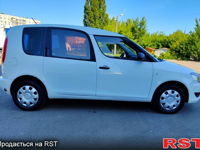 Белый Шкода Румстер, объемом двигателя 1.4 л и пробегом 285 тыс. км за 6350 $, фото 1 на Automoto.ua