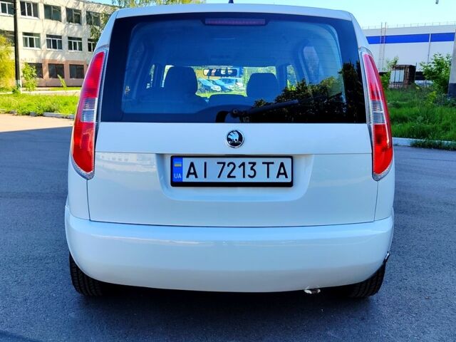 Белый Шкода Румстер, объемом двигателя 1.4 л и пробегом 285 тыс. км за 6350 $, фото 3 на Automoto.ua