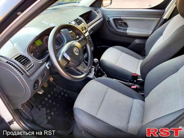 Белый Шкода Румстер, объемом двигателя 1.4 л и пробегом 285 тыс. км за 6350 $, фото 6 на Automoto.ua