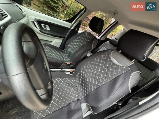 Шкода Румстер 2007 у Дрогобичі на Automoto.ua Білий Шкода Румстер, об'ємом двигуна 1.4 л та пробігом 244 тис. км за 4650 $, фото 49 на Automoto.ua