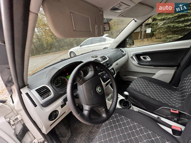 Шкода Румстер 2007 у Дрогобичі на Automoto.ua Білий Шкода Румстер, об'ємом двигуна 1.4 л та пробігом 244 тис. км за 4650 $, фото 45 на Automoto.ua