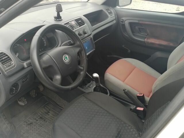 Белый Шкода Румстер, объемом двигателя 1.2 л и пробегом 170 тыс. км за 3600 $, фото 6 на Automoto.ua