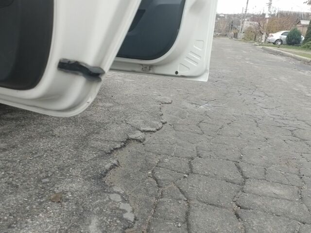 Белый Шкода Румстер, объемом двигателя 1.2 л и пробегом 170 тыс. км за 3600 $, фото 5 на Automoto.ua