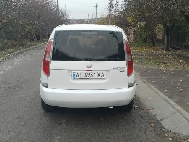 Белый Шкода Румстер, объемом двигателя 1.2 л и пробегом 170 тыс. км за 3600 $, фото 4 на Automoto.ua