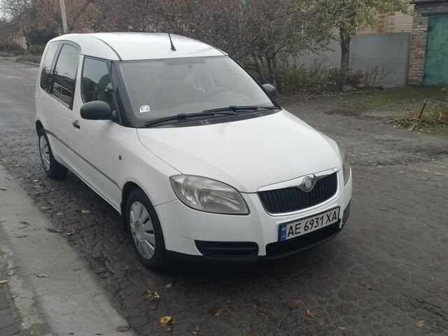 Белый Шкода Румстер, объемом двигателя 1.2 л и пробегом 170 тыс. км за 3600 $, фото 1 на Automoto.ua