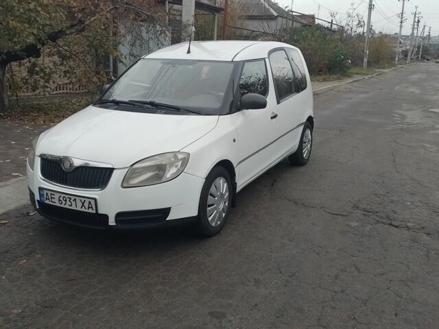 Белый Шкода Румстер, объемом двигателя 1.2 л и пробегом 170 тыс. км за 3600 $, фото 2 на Automoto.ua