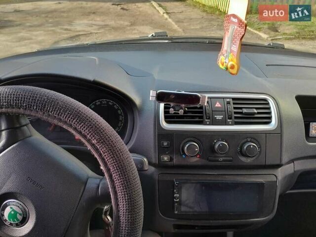 Білий Шкода Румстер, об'ємом двигуна 1.39 л та пробігом 286 тис. км за 4600 $, фото 6 на Automoto.ua