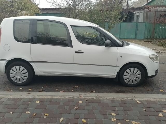 Белый Шкода Румстер, объемом двигателя 1.2 л и пробегом 170 тыс. км за 3600 $, фото 3 на Automoto.ua