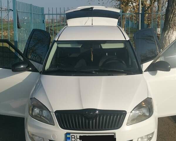 Белый Шкода Румстер, объемом двигателя 1.6 л и пробегом 214 тыс. км за 6000 $, фото 6 на Automoto.ua