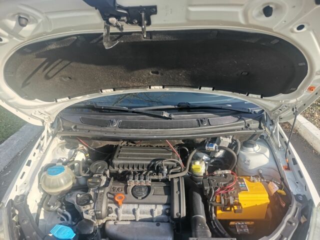 Белый Шкода Румстер, объемом двигателя 0 л и пробегом 214 тыс. км за 5750 $, фото 7 на Automoto.ua