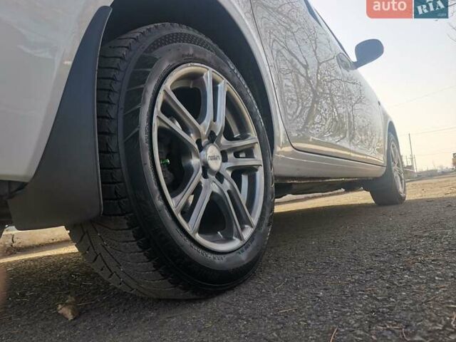 Белый Шкода Румстер, объемом двигателя 1.6 л и пробегом 214 тыс. км за 6000 $, фото 30 на Automoto.ua