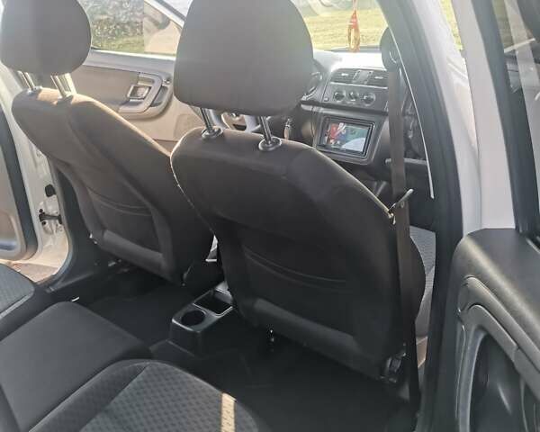 Белый Шкода Румстер, объемом двигателя 1.6 л и пробегом 214 тыс. км за 6000 $, фото 18 на Automoto.ua