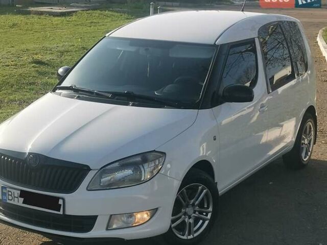 Белый Шкода Румстер, объемом двигателя 1.6 л и пробегом 214 тыс. км за 6000 $, фото 1 на Automoto.ua