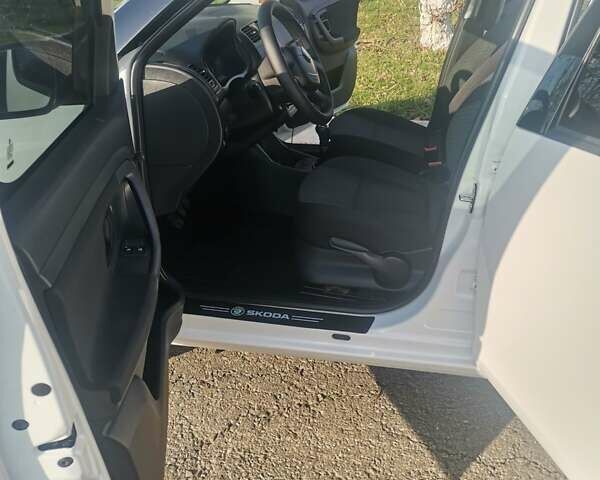 Белый Шкода Румстер, объемом двигателя 1.6 л и пробегом 214 тыс. км за 6000 $, фото 21 на Automoto.ua