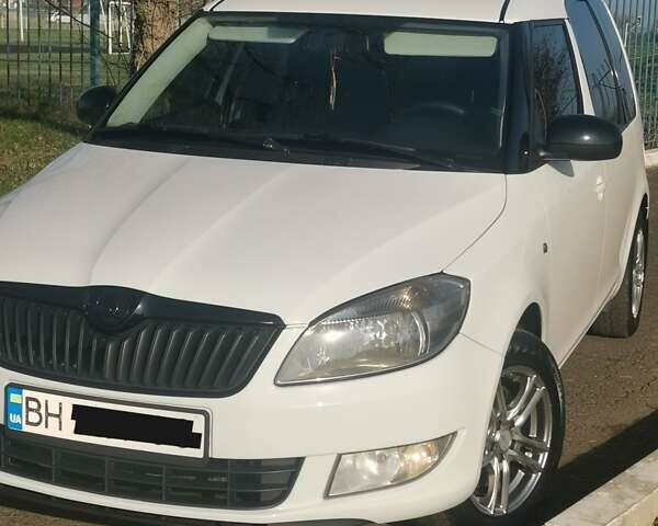 Белый Шкода Румстер, объемом двигателя 1.6 л и пробегом 214 тыс. км за 6000 $, фото 3 на Automoto.ua