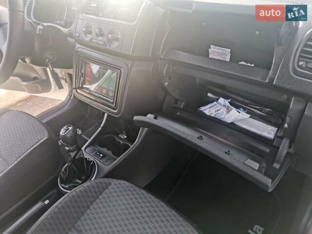 Белый Шкода Румстер, объемом двигателя 1.6 л и пробегом 214 тыс. км за 6000 $, фото 17 на Automoto.ua