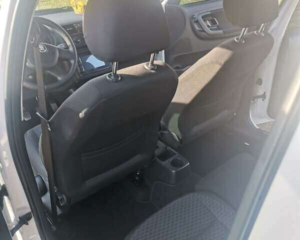 Белый Шкода Румстер, объемом двигателя 1.6 л и пробегом 214 тыс. км за 6000 $, фото 22 на Automoto.ua